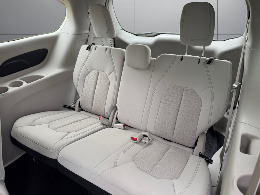 Used 2019 Chrysler Pacifica Touring Plus FWD image 16