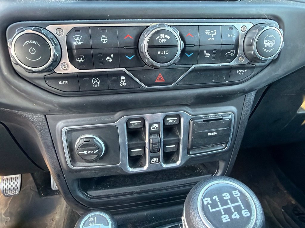 Used 2018 Jeep Wrangler Unlimited Sahara AWD/4WD image 19