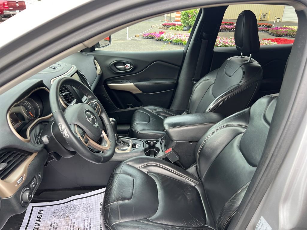 Used 2018 Jeep Cherokee Limited FWD image 11
