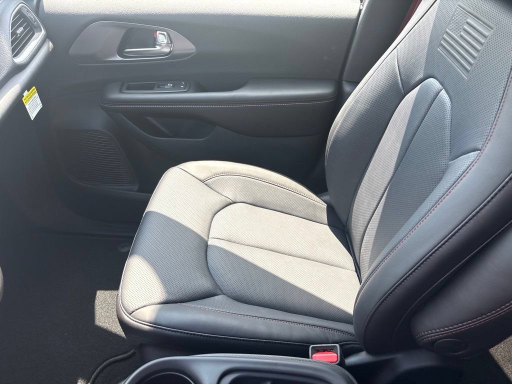 New 2027 Chrysler Pacifica Select FWD image 23