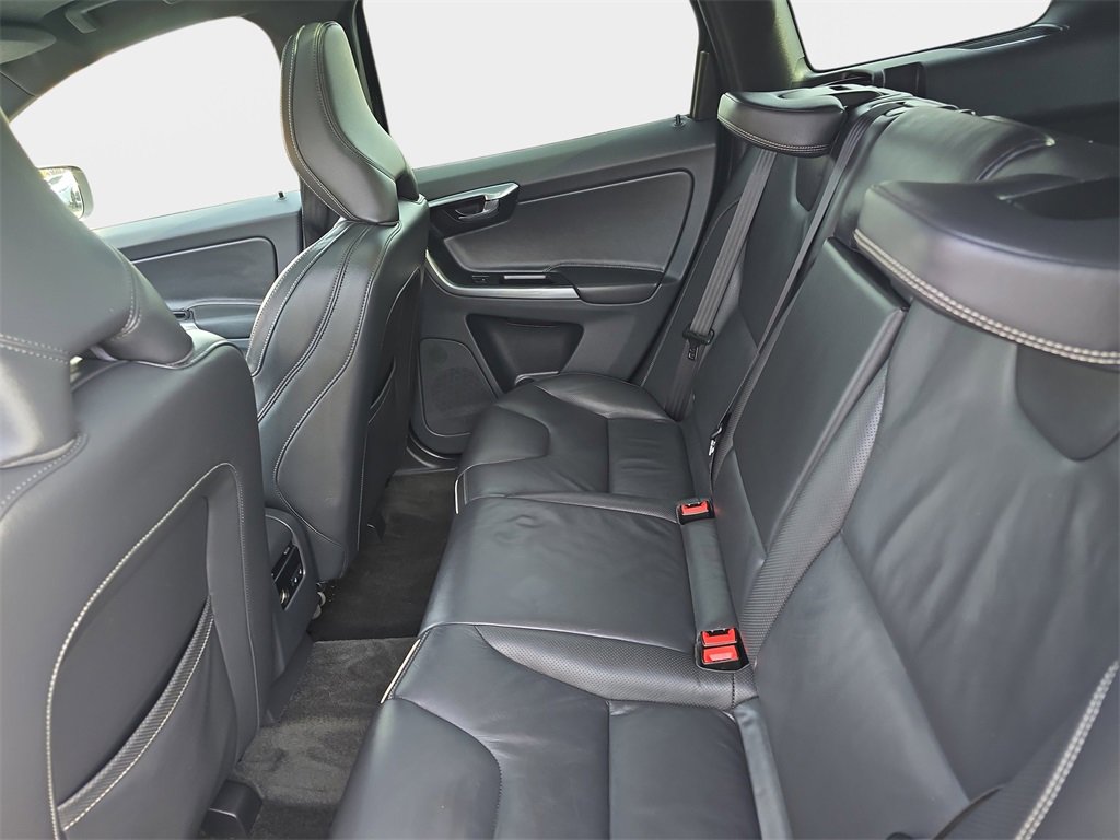 Used 2017 Volvo XC60 T6 R-Design w/ Climate Package image 18