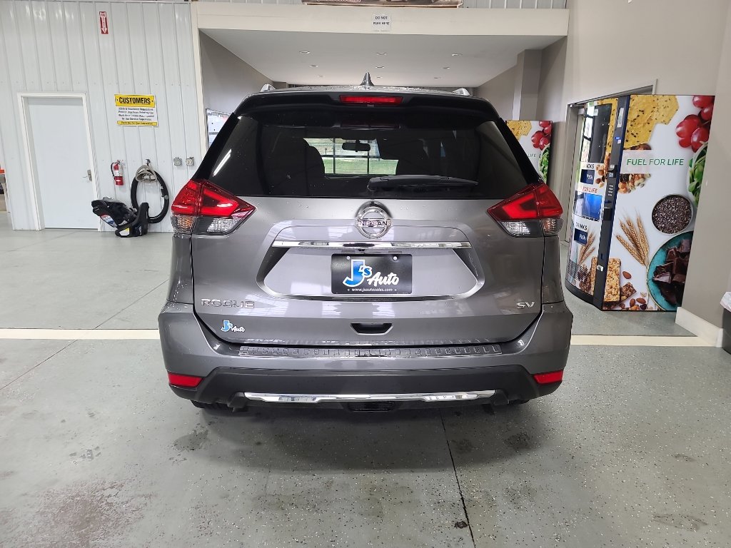 Used 2017 Nissan Rogue SV image 6