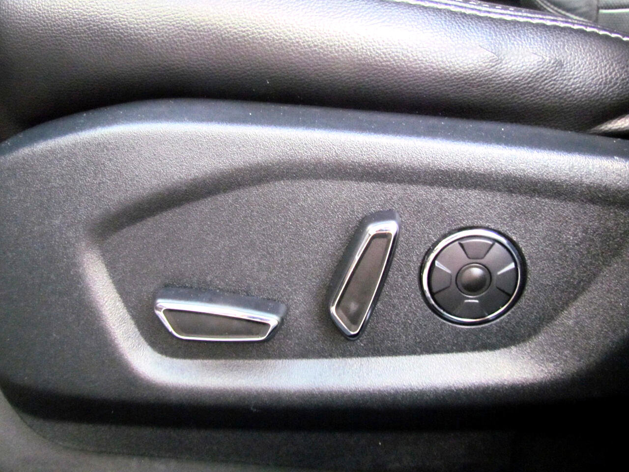 Used 2018 Ford Explorer Limited w/ Equipment Group 301A image 17