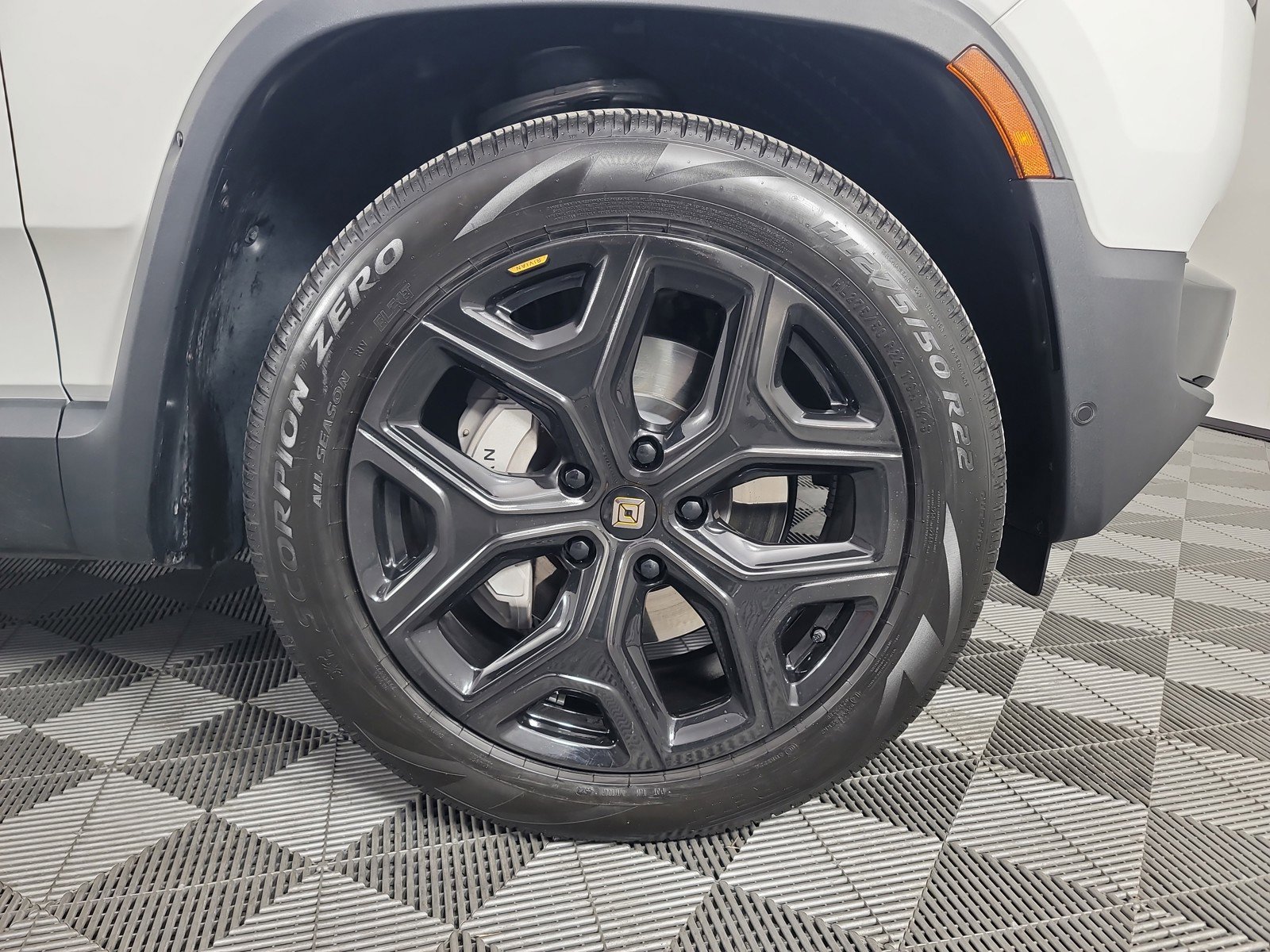 Used 2024 Rivian R1S Adventure AWD/4WD image 11