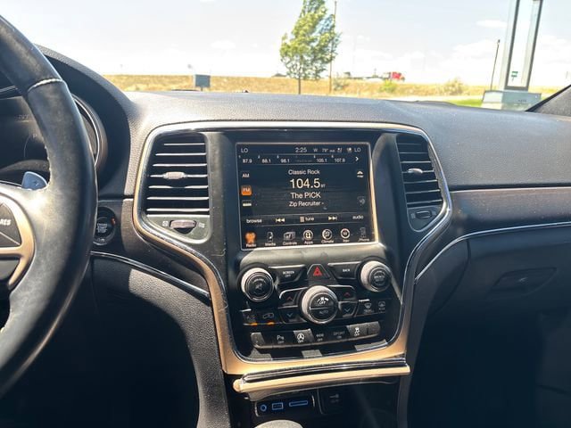 Used 2017 Jeep Grand Cherokee Limited w/ Luxury Group II AWD/4WD image 18