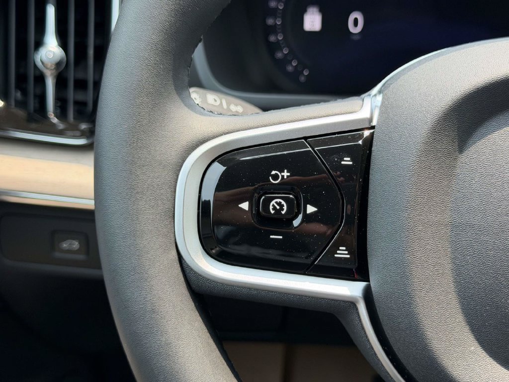 New 2026 Volvo XC90 B6 Plus w/ Protection Package Premier AWD/4WD image 8