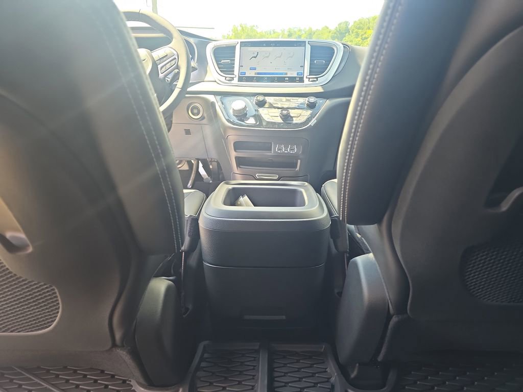 New 2025 Chrysler Voyager LX FWD image 25