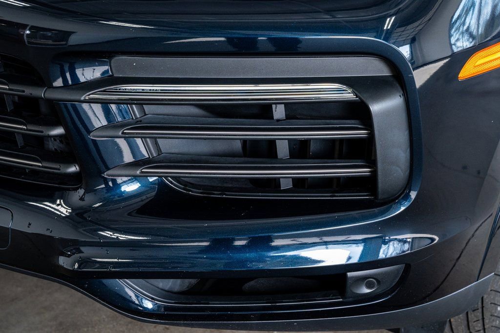 Used 2022 Porsche Cayenne Platinum Edition image 14