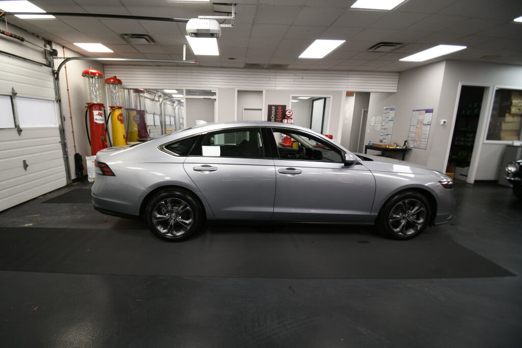 Used 2023 Honda Accord EX image 8