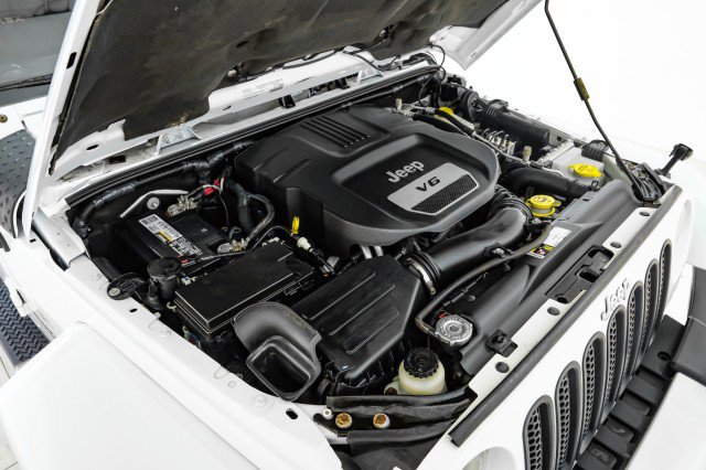 Used 2015 Jeep Wrangler Unlimited Sahara w/ Connectivity Group image 46