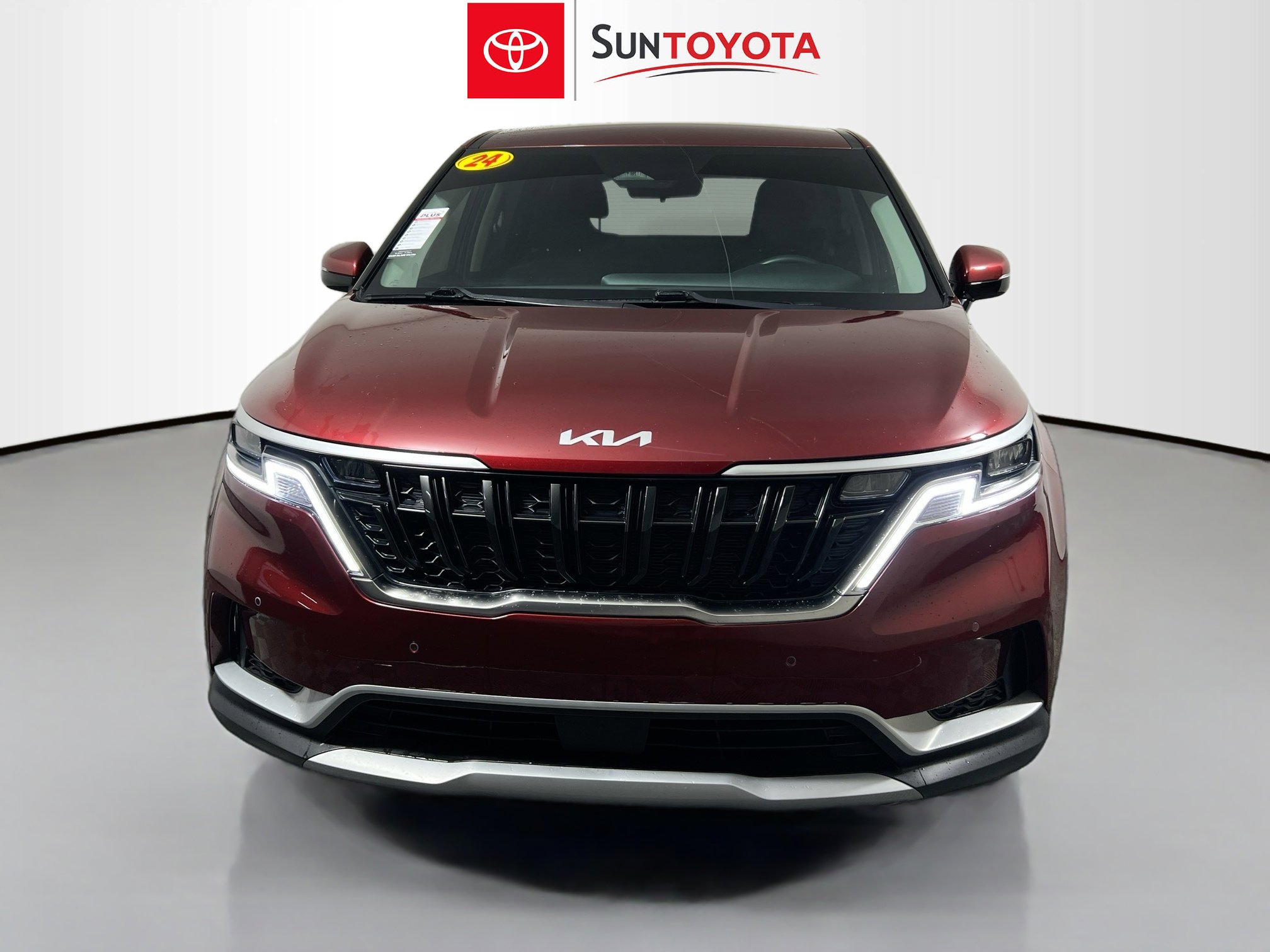 Used 2024 Kia Carnival EX image 10