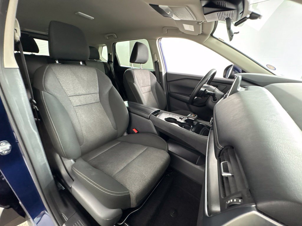 Used 2025 Nissan Rogue SV FWD image 19