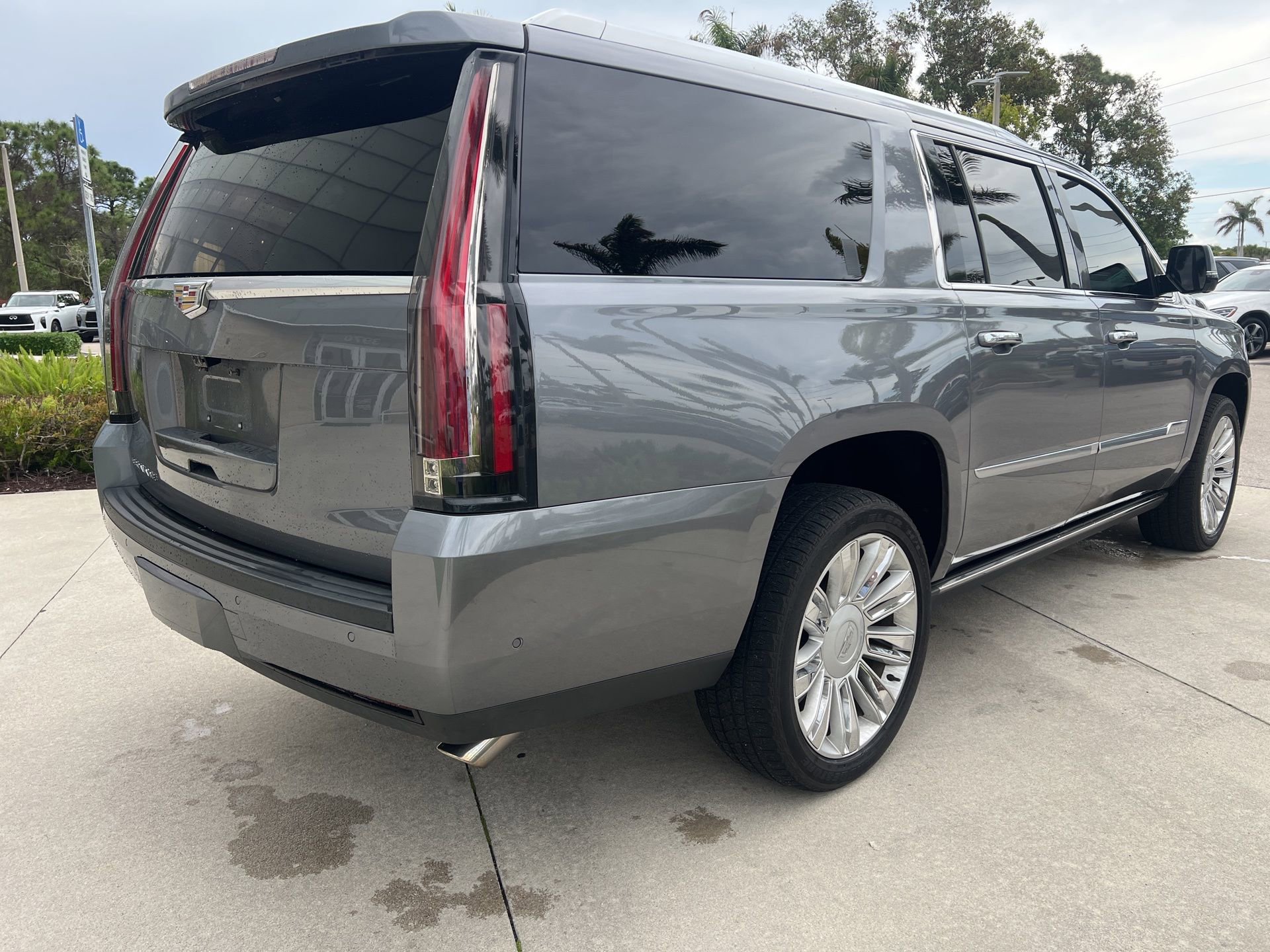 Used 2018 Cadillac Escalade ESV Platinum image 10
