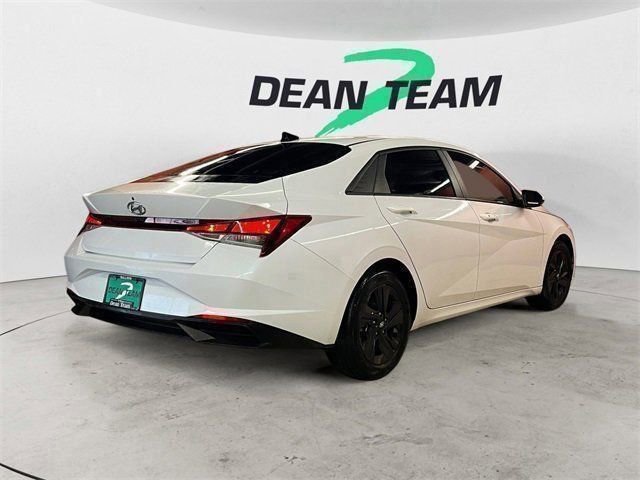 Used 2021 Hyundai Elantra SEL w/ Convenience Package image 9