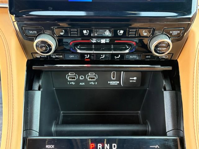 Used 2025 Jeep Grand Cherokee Summit AWD/4WD image 24