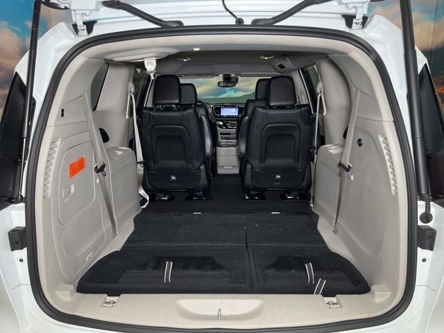 Used 2024 Chrysler Pacifica Limited FWD image 62