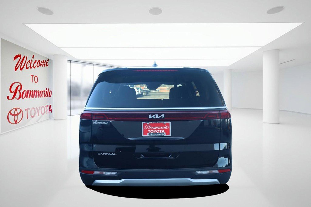 Used 2024 Kia Carnival LX image 6