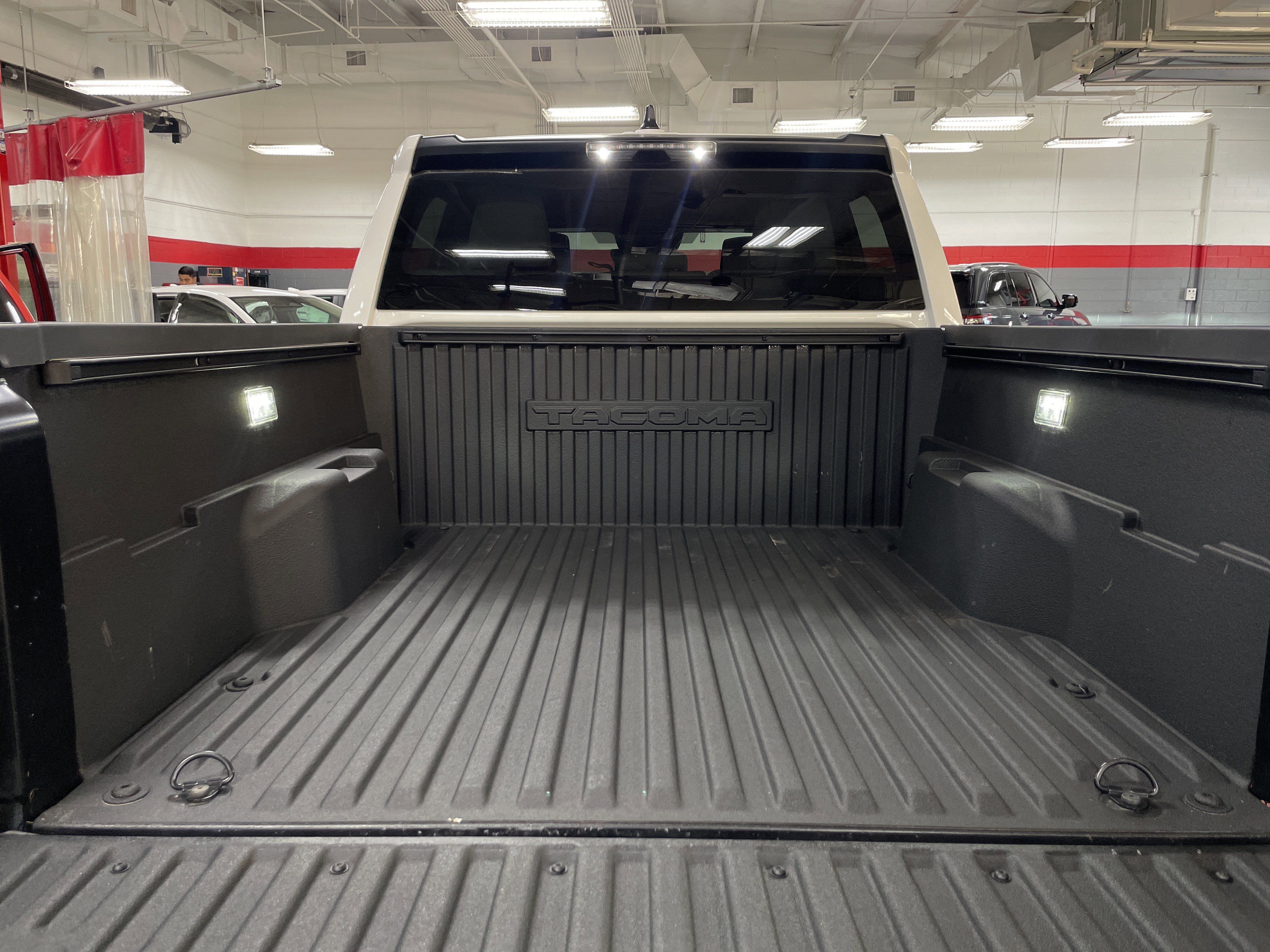 Used 2025 Toyota Tacoma SR5 AWD/4WD image 34
