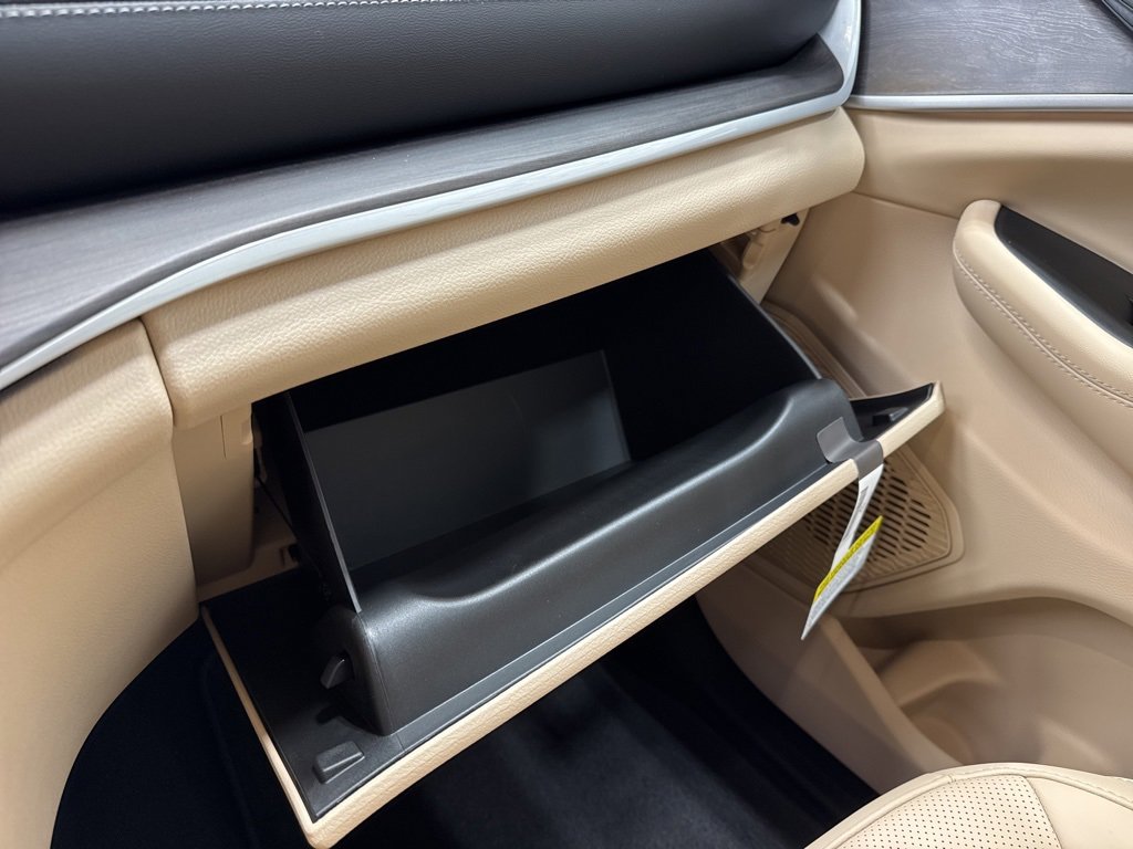 New 2025 Jeep Grand Cherokee L Limited w/ Luxury Tech Group II image 21