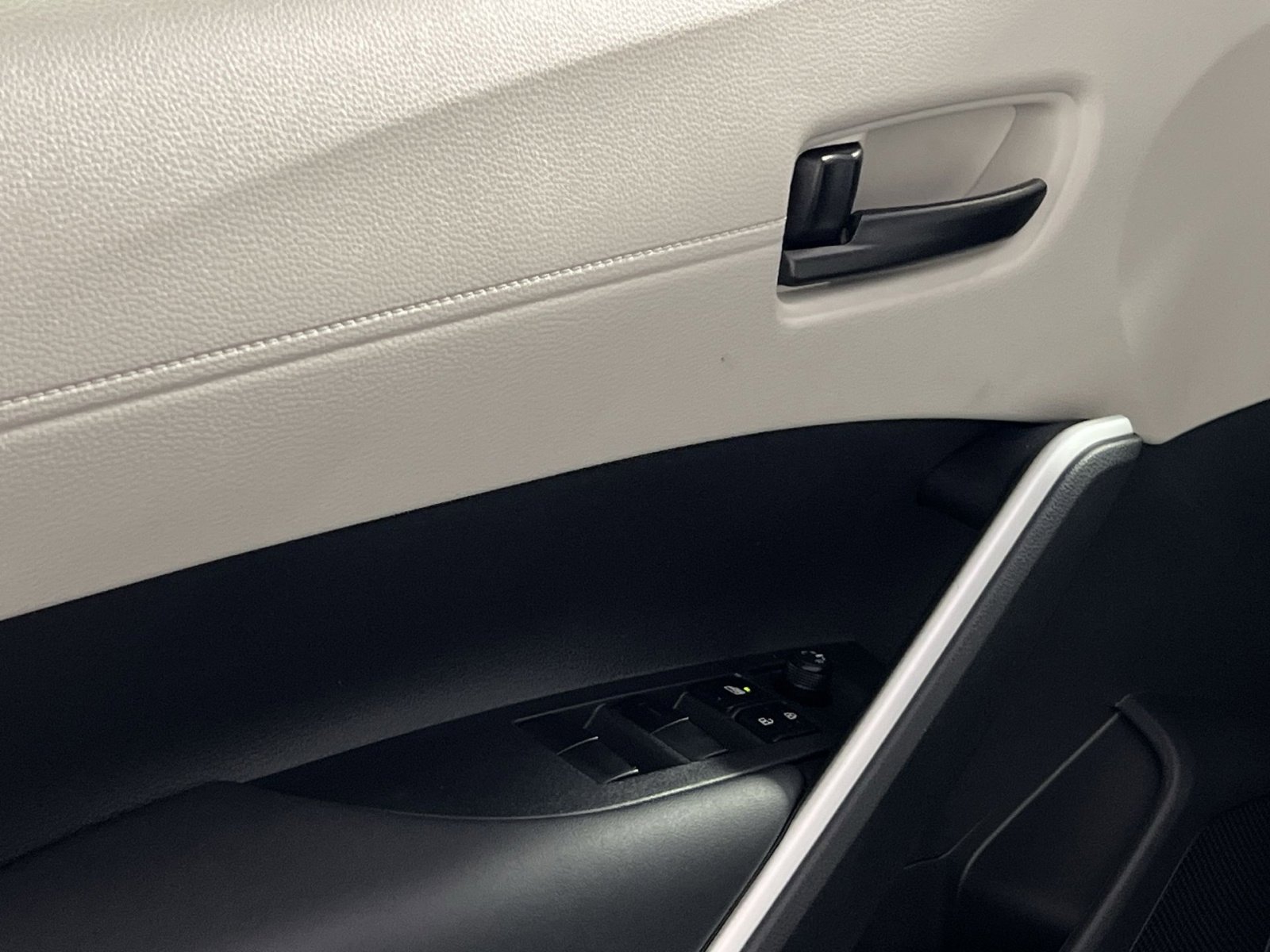 Used 2026 Toyota Corolla Cross L image 15