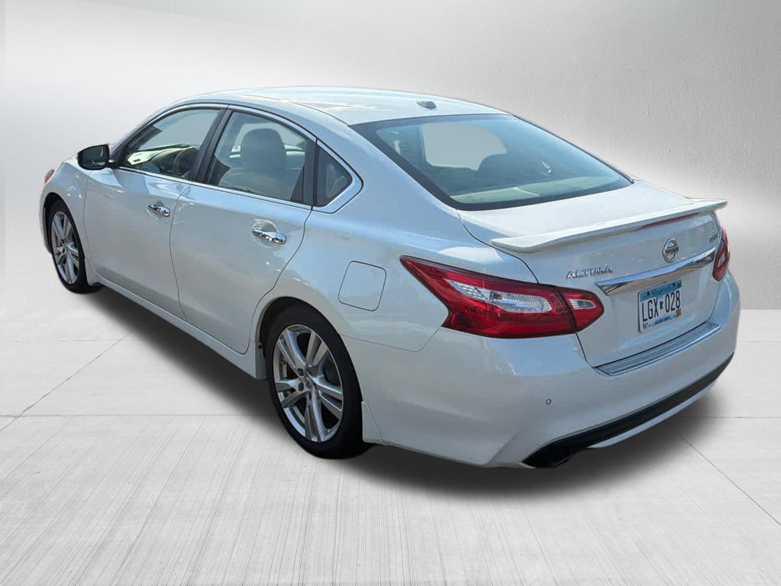 Used 2017 Nissan Altima 3.5 SL w/ 3.5SL Technology Package FWD image 7