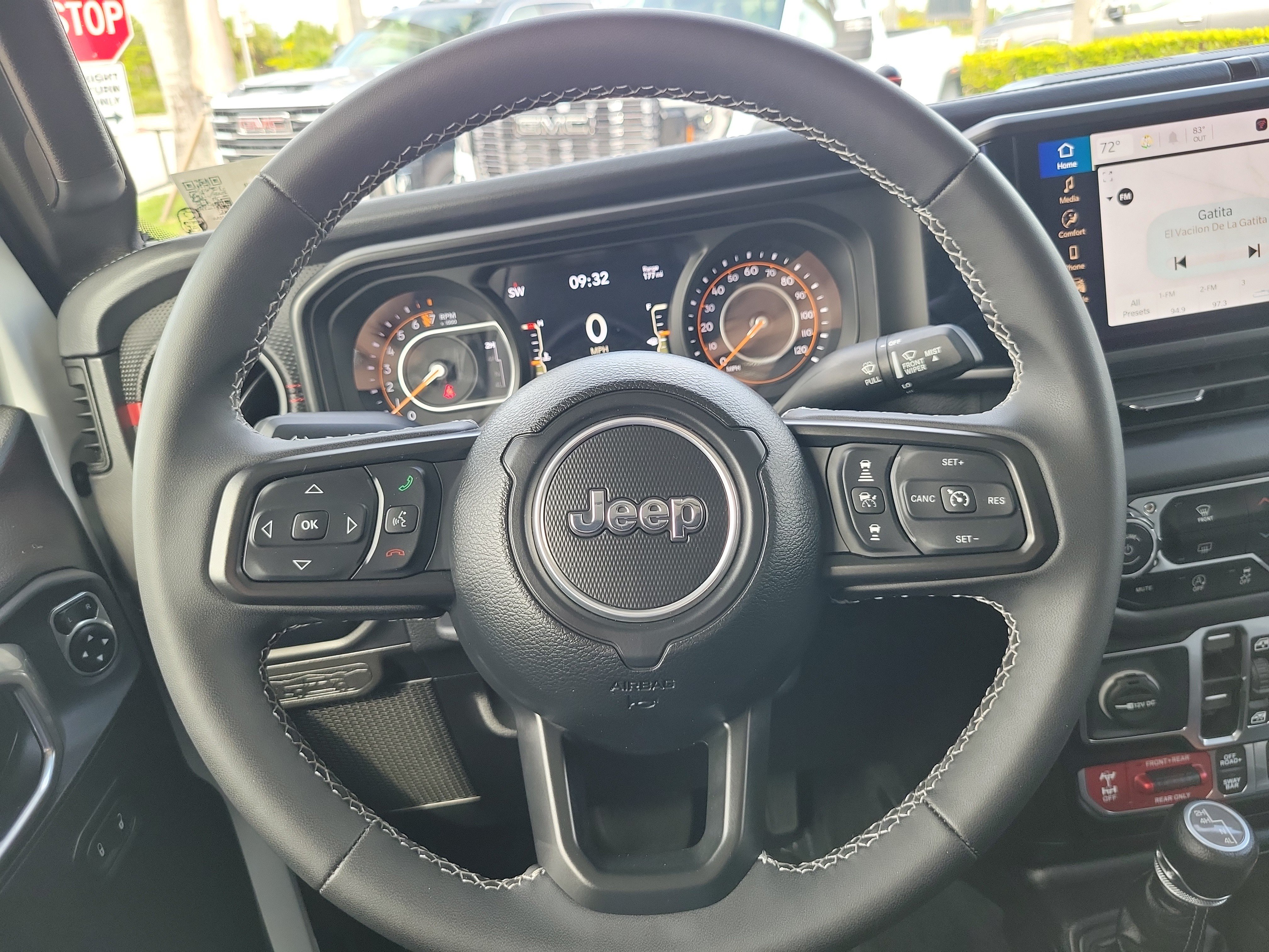 Used 2025 Jeep Gladiator Rubicon AWD/4WD image 16