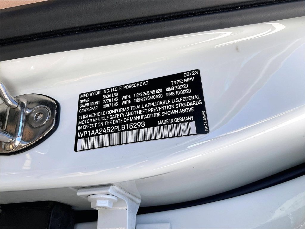 Certified 2023 Porsche Macan AWD/4WD image 35