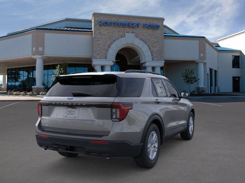 New 2026 Ford Explorer Active RWD image 8