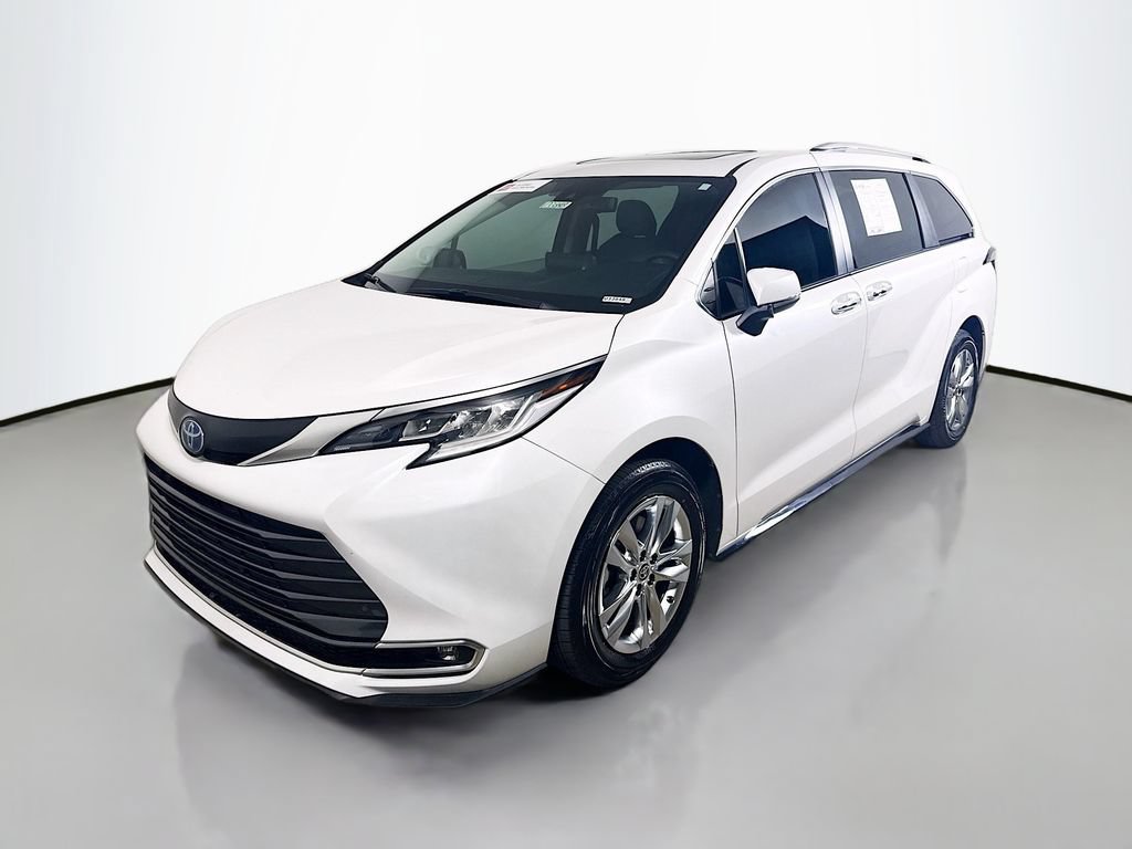 Certified 2023 Toyota Sienna Limited FWD image 3