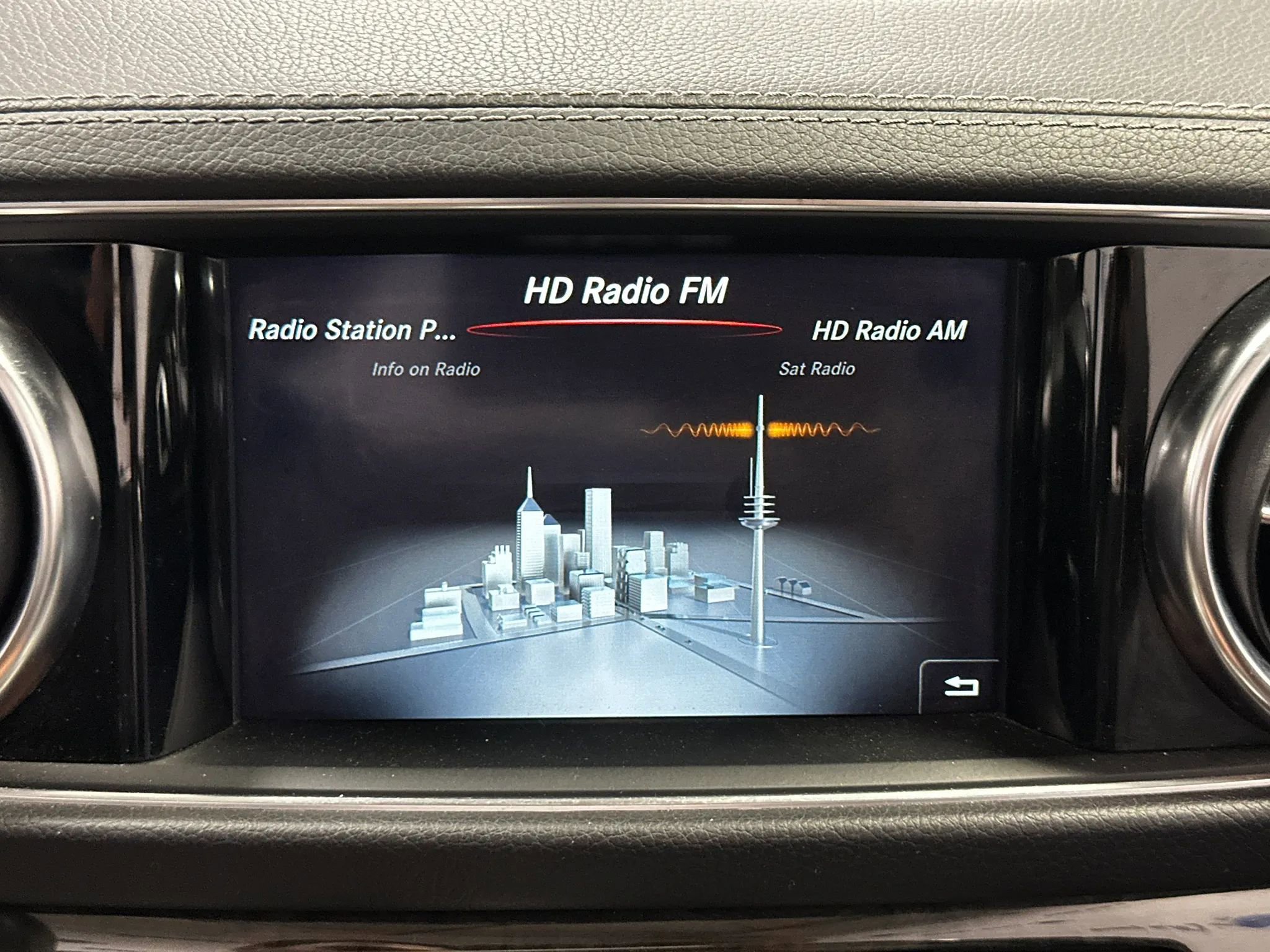 Used 2018 Mercedes-Benz SL 450 image 25