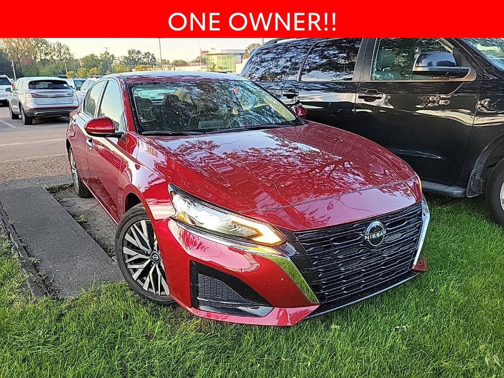 Used 2023 Nissan Altima 2.5 SV FWD image 3