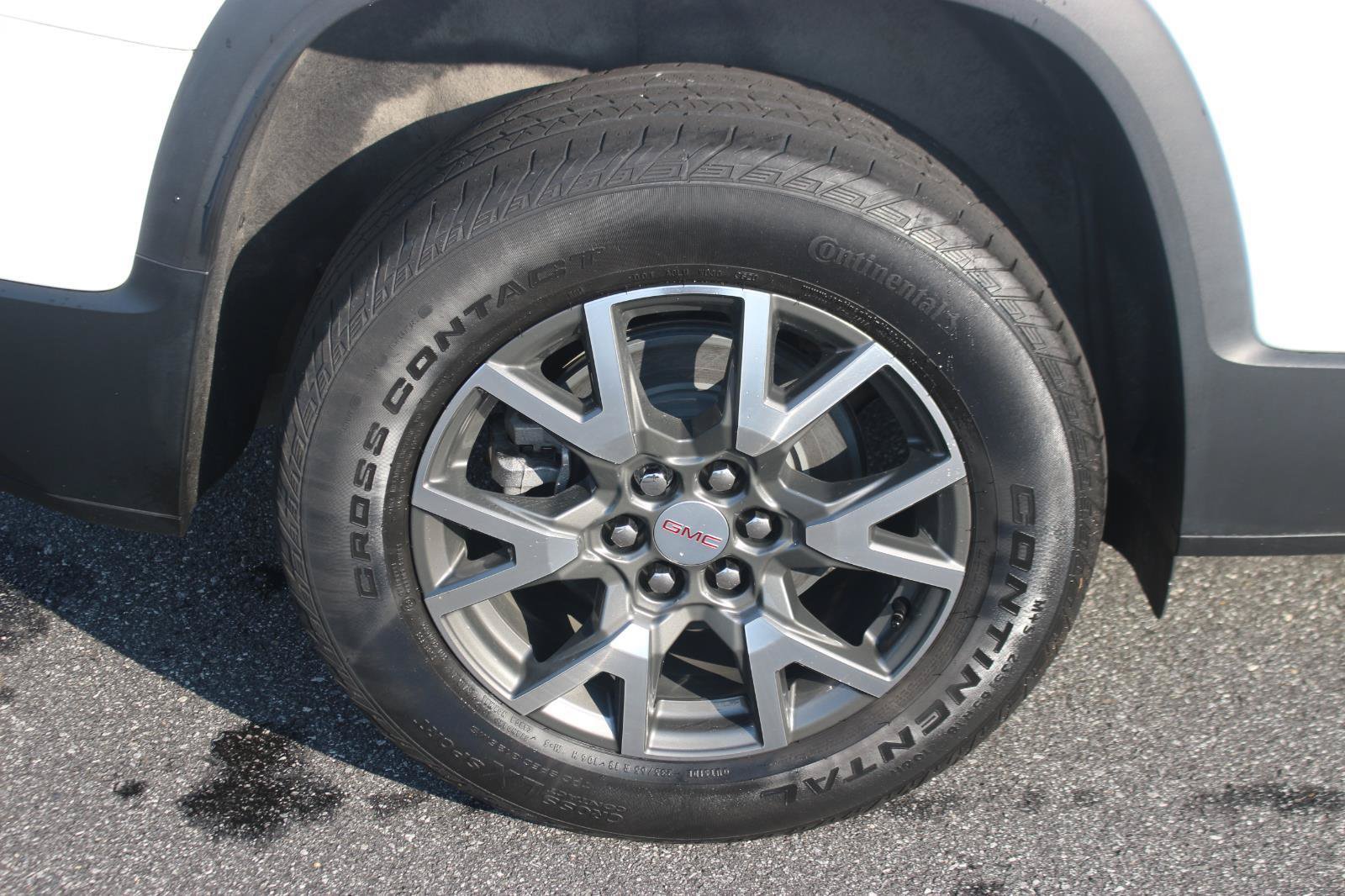 Used 2021 GMC Acadia SLE w/ Driver Convenience Package FWD image 37