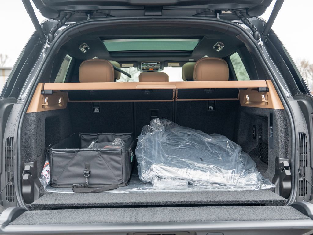 New 2026 Land Rover Range Rover SE image 23