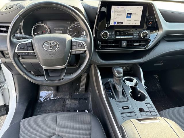 Used 2024 Toyota Highlander LE image 17