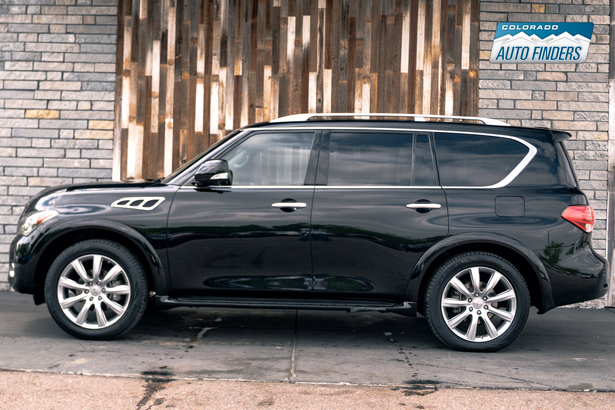 Used 2011 INFINITI QX56 4WD w/ Theater Pkg image 3