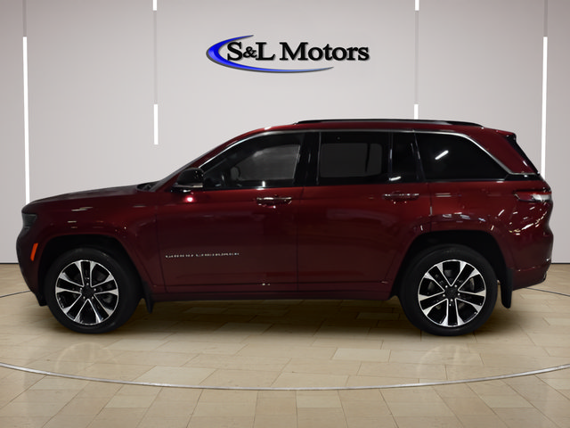 Used 2022 Jeep Grand Cherokee Overland w/ Luxury Tech Group IV AWD/4WD image 4