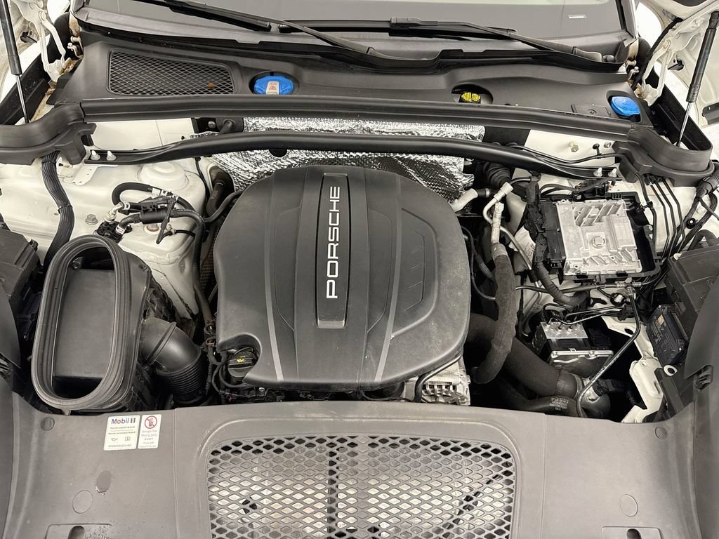 Used 2021 Porsche Macan AWD/4WD image 31