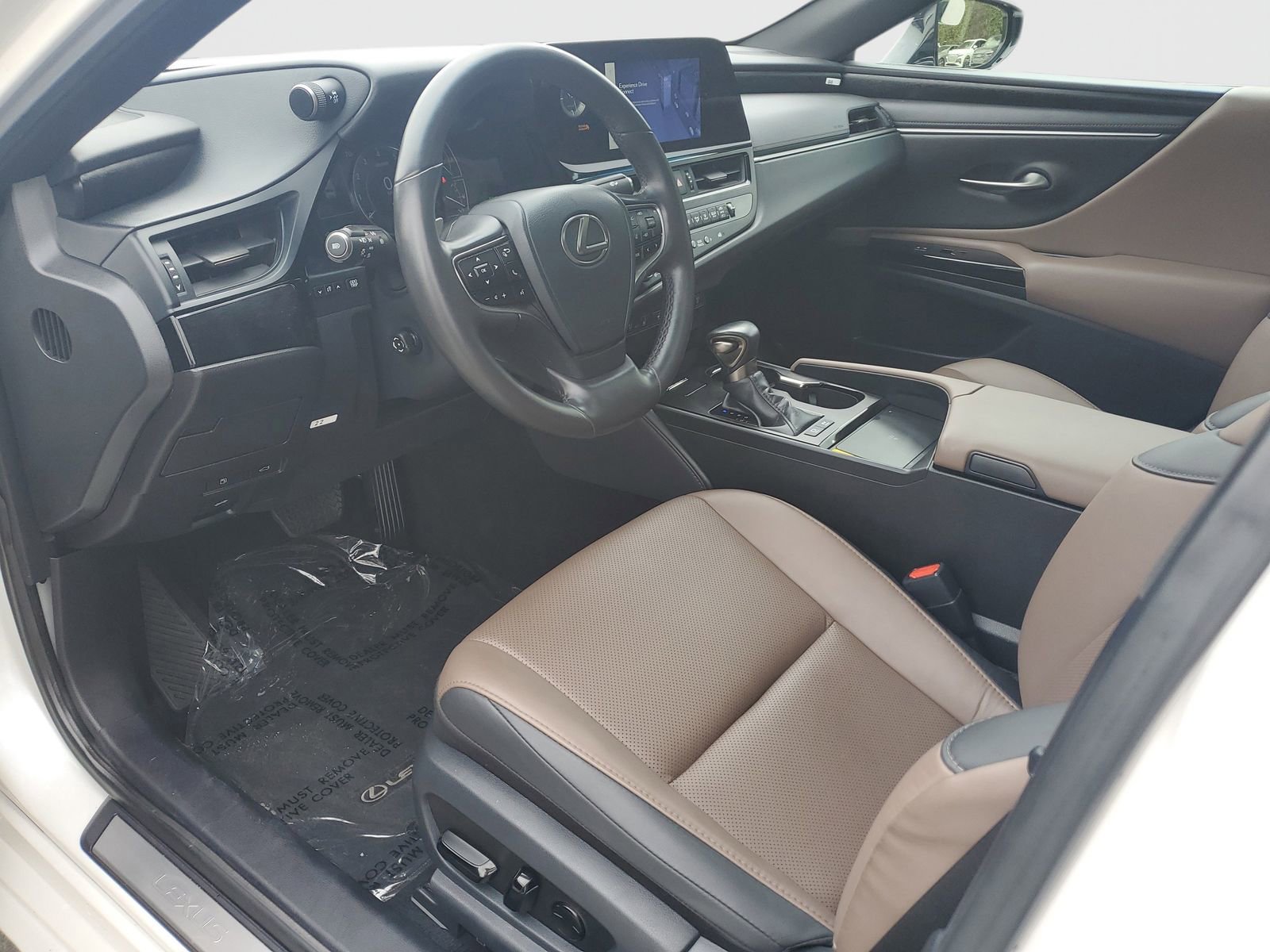 Used 2024 Lexus ES 300h w/ Premium Package FWD image 18