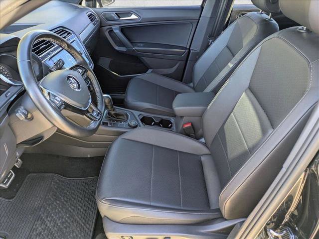Used 2020 Volkswagen Tiguan SE R-Line image 16