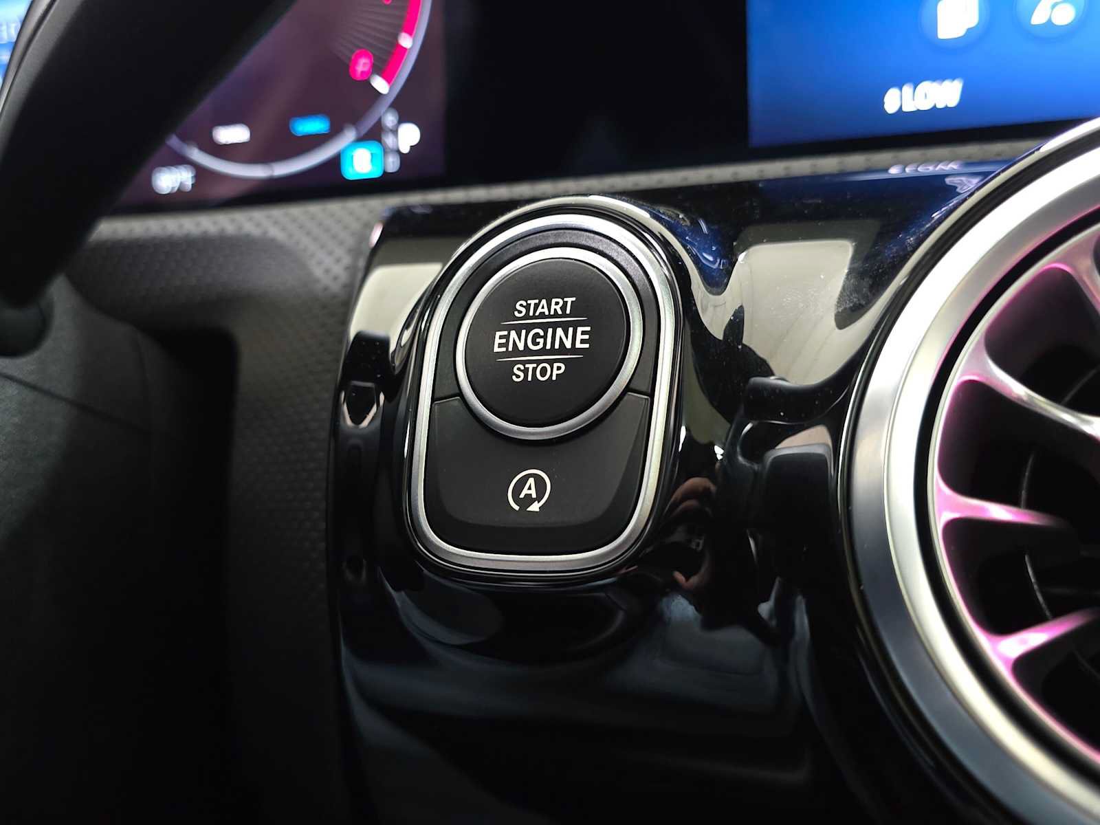 Used 2025 Mercedes-Benz CLA 250 4MATIC image 37