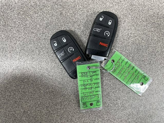 Used 2019 Jeep Grand Cherokee Laredo AWD/4WD image 26