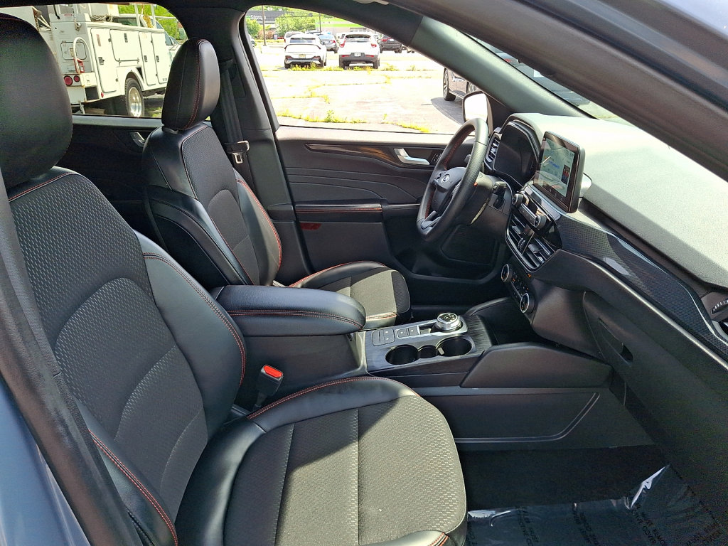 Used 2025 Ford Escape ST-Line FWD image 12