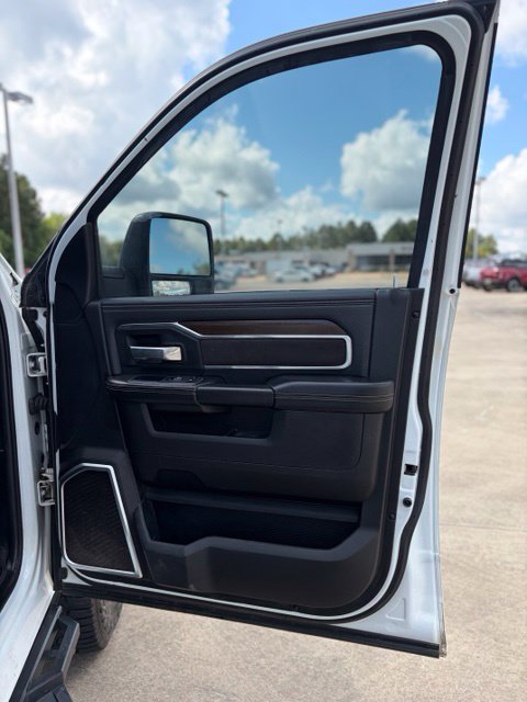 Used 2023 RAM 2500 Laramie AWD/4WD image 13