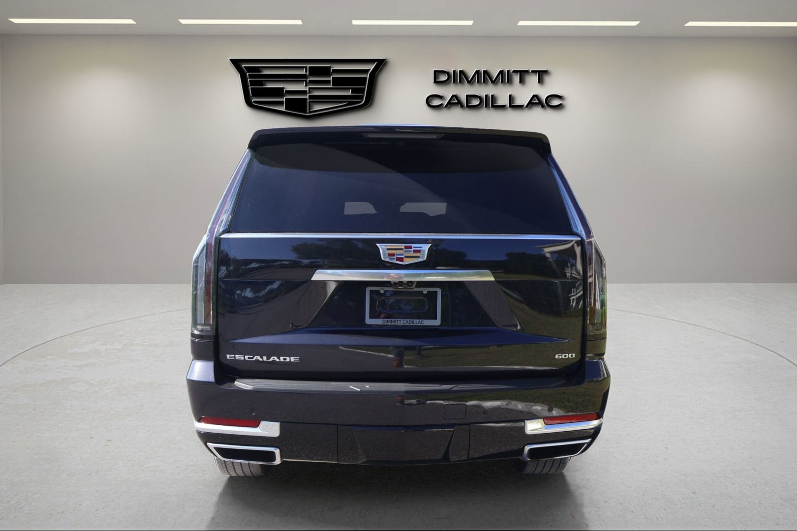 Certified 2025 Cadillac Escalade Premium Luxury AWD/4WD image 4