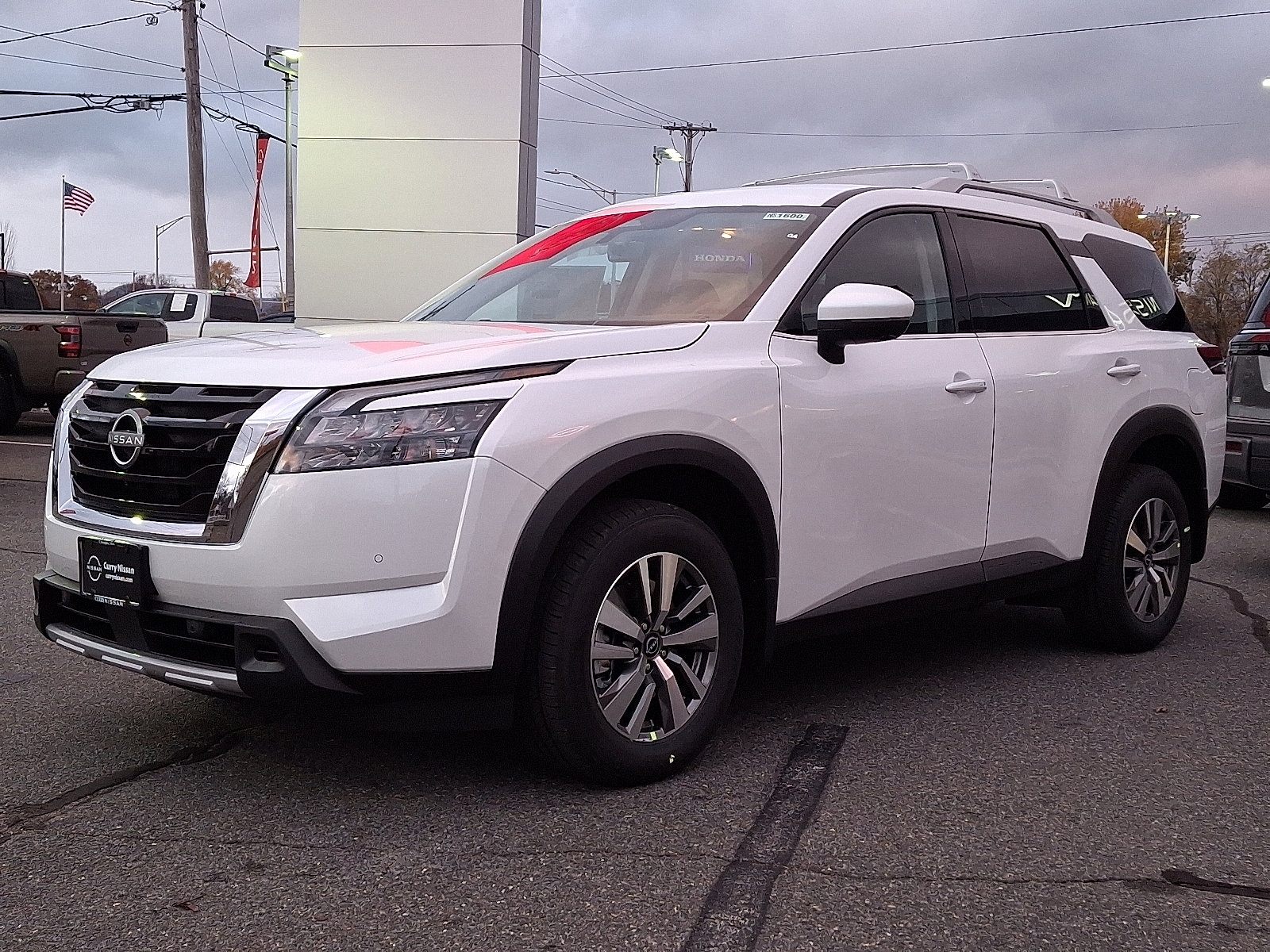 New 2025 Nissan Pathfinder SL image 2