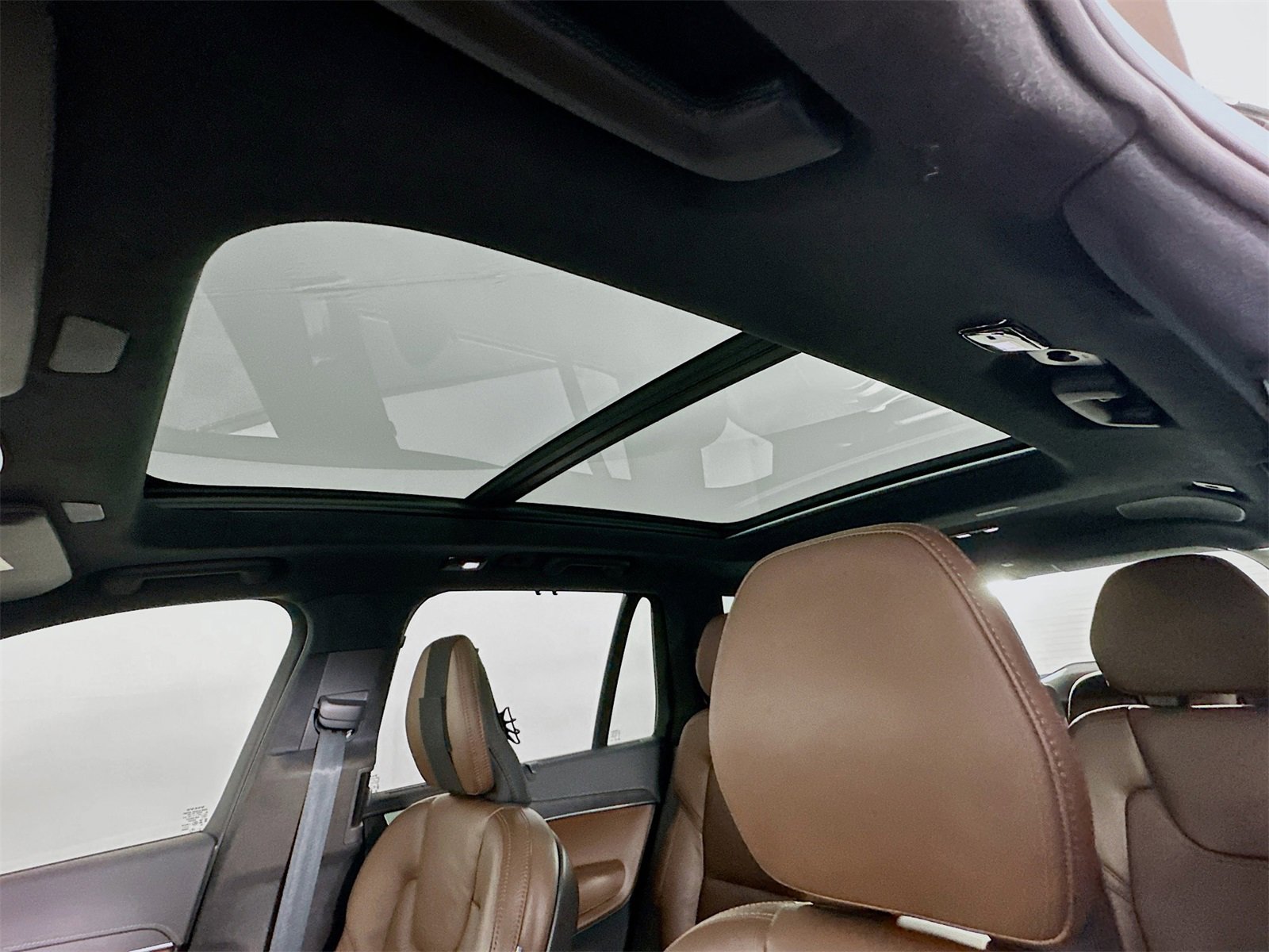 Used 2024 Volvo XC90 T8 Ultimate w/ Lounge Package image 23