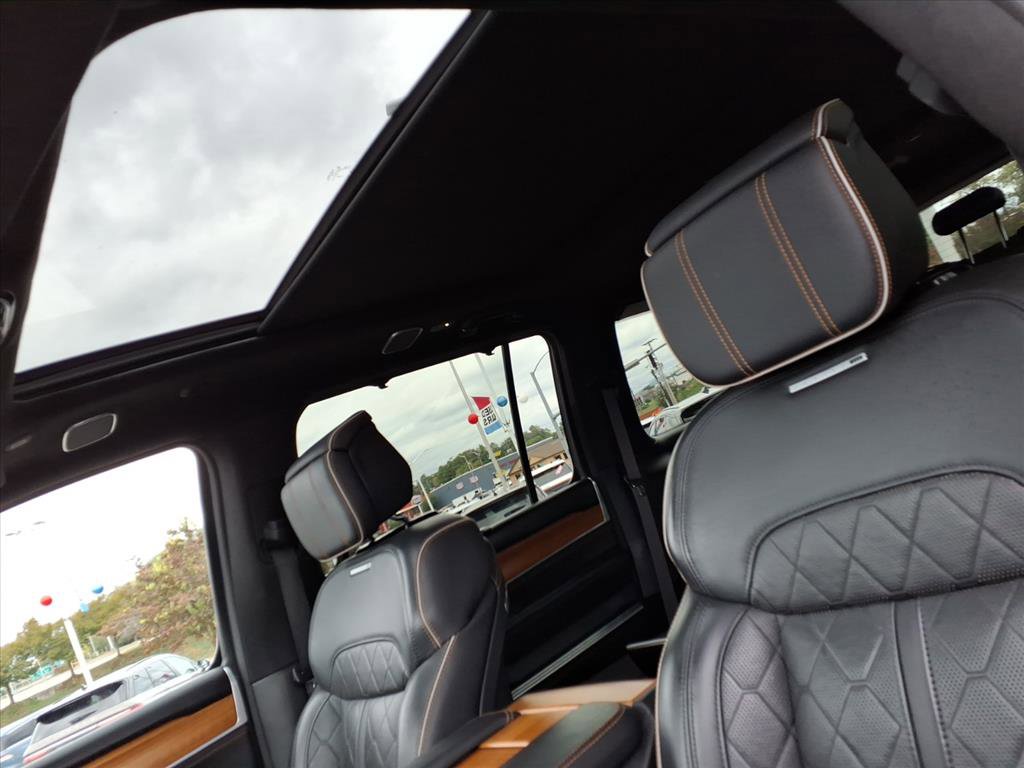 Used 2024 Jeep Grand Wagoneer L Series III image 5