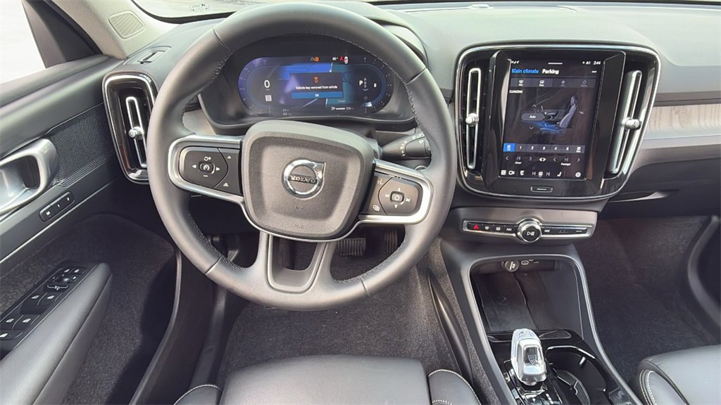 Certified 2025 Volvo XC40 B5 Plus image 8