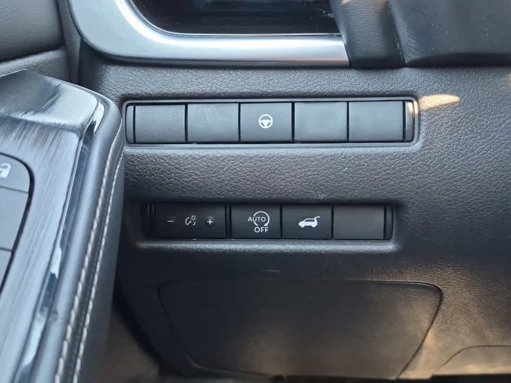 Used 2023 Nissan Rogue SL AWD/4WD image 19