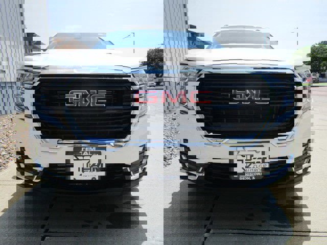 Used 2023 GMC Terrain SLE w/ Driver Convenience Package image 2